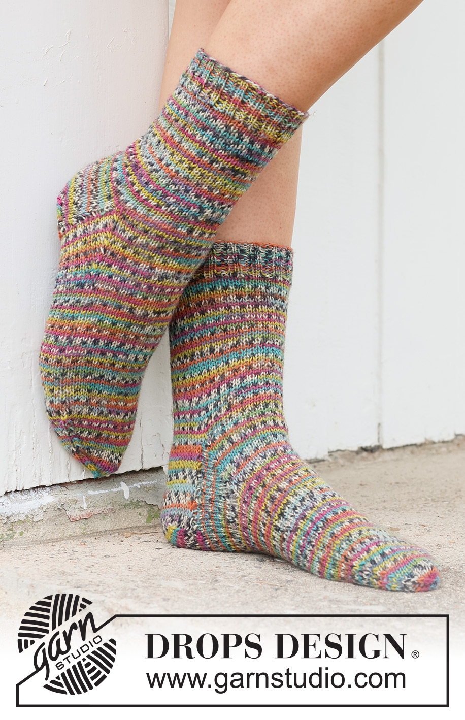 Berry Power Socks / DROPS 234-67 - Stickade sockor i DROPS Fabel. Arbetet stickas uppifrån och ner i slätstickning. Storlek 35 - 43.