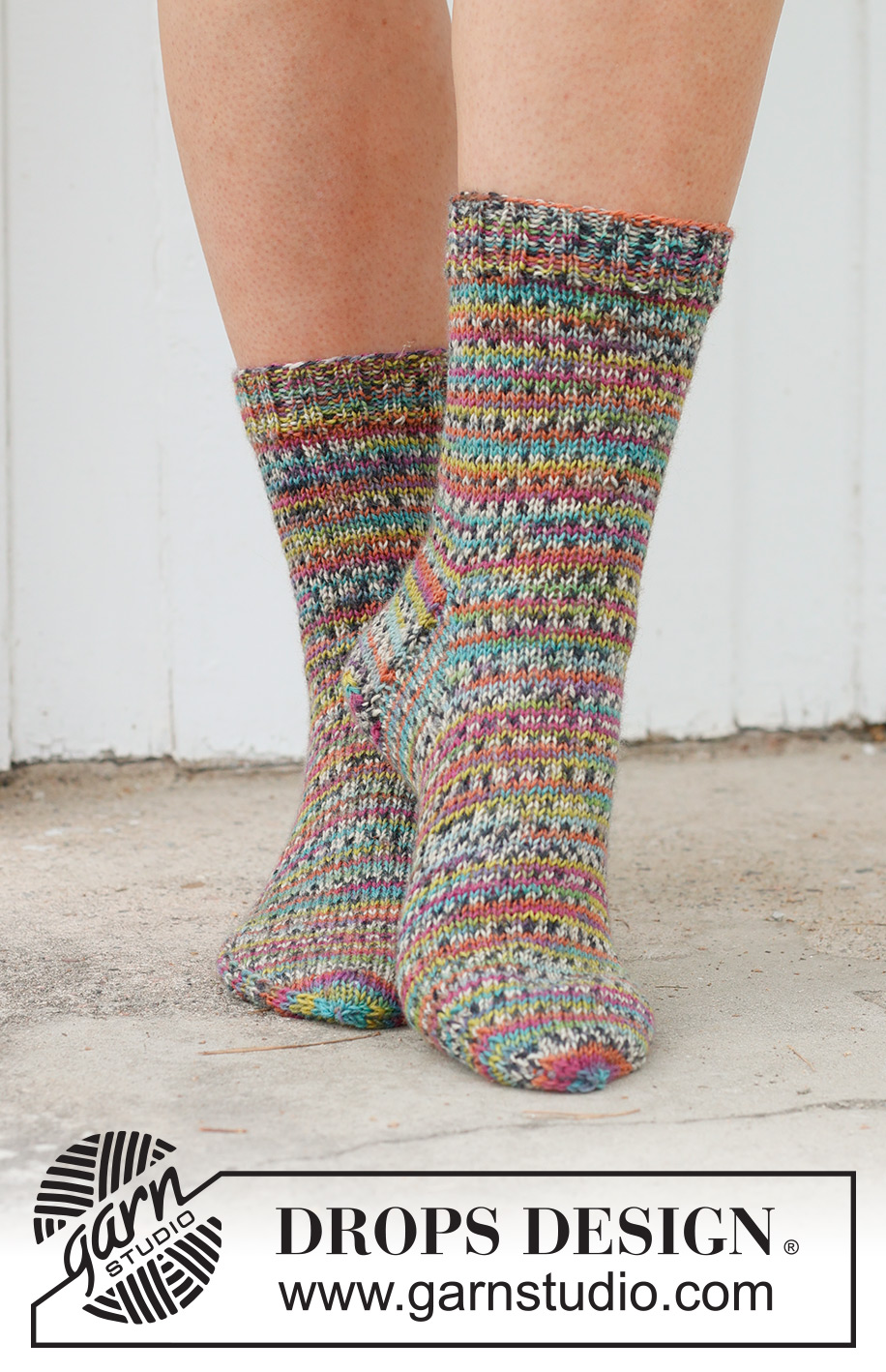 Berry Power Socks / DROPS 234-67 - Stickade sockor i DROPS Fabel. Arbetet stickas uppifrån och ner i slätstickning. Storlek 35 - 43.
