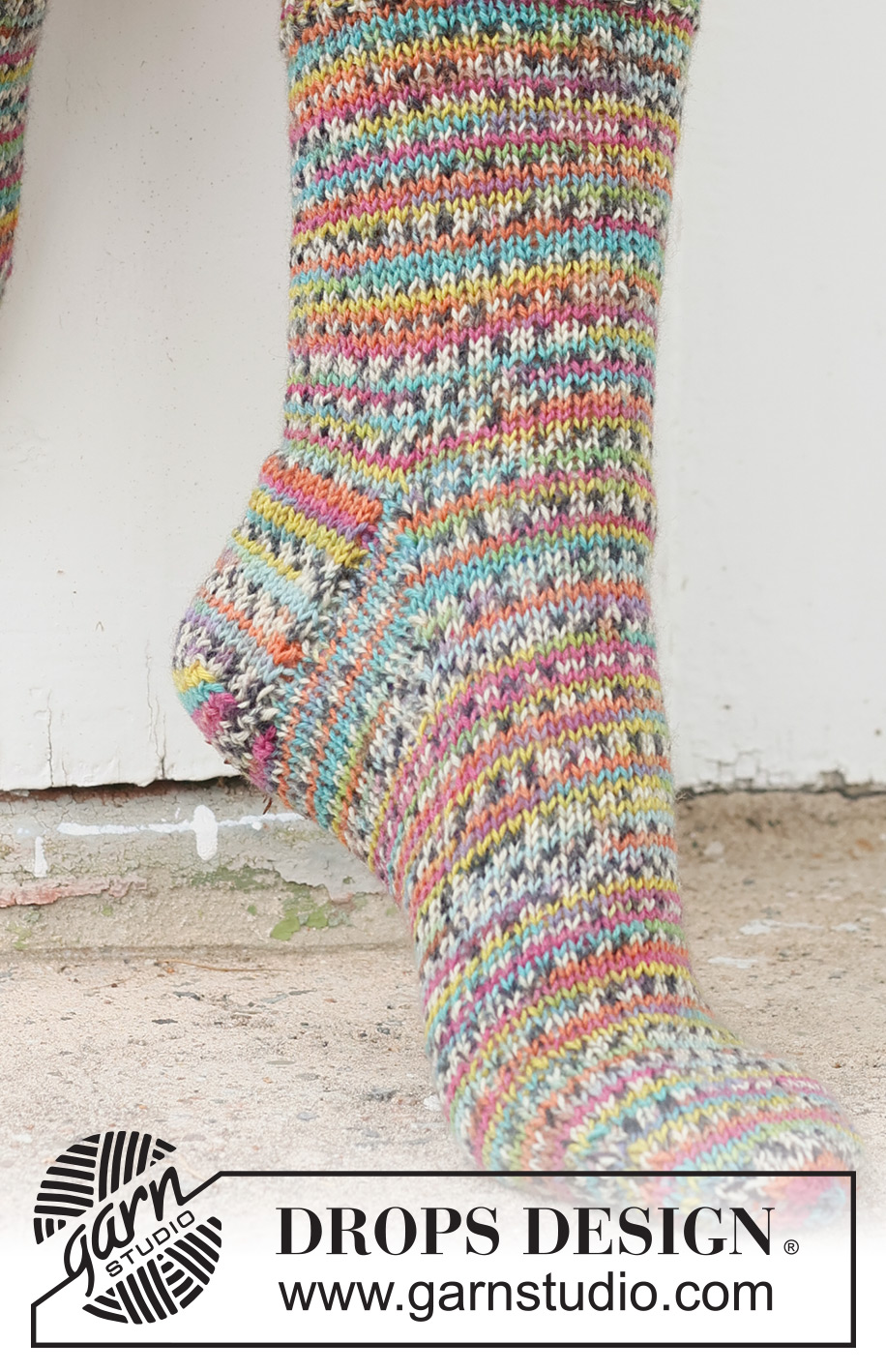 Berry Power Socks / DROPS 234-67 - Stickade sockor i DROPS Fabel. Arbetet stickas uppifrån och ner i slätstickning. Storlek 35 - 43.