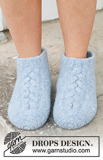 Braided Slippers / DROPS 234-71 - Gevilte en gebreid sloffen met kabel in DROPS Alaska. Het werk wordt van boven naar beneden gebreid. Maat 35-46.