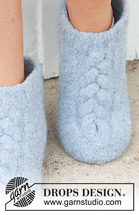 Braided Slippers / DROPS 234-71 - Gevilte en gebreid sloffen met kabel in DROPS Alaska. Het werk wordt van boven naar beneden gebreid. Maat 35-46.