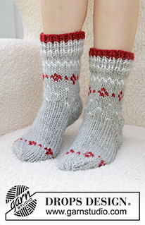 Christmas Sparkle Socks / DROPS 234-75 - Chaussettes tricotées de haut en bas en jersey et jacquard nordique, en DROPS Snow. Du 35 au 43 Thème: Noël.