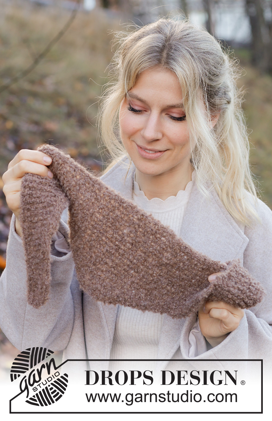 Autumn Leaves Shawl / DROPS 234-83 - Gebreide omslagdoek in DROPS Alpaca Bouclé en DROPS Kid-Silk. Het werk wordt overdwars en heen en weer gebreid.