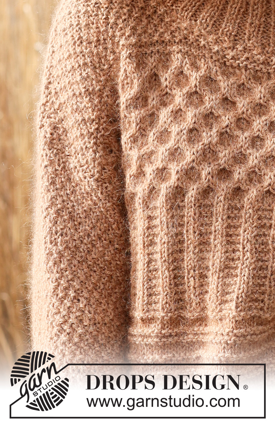 Cracked Walnuts Sweater / DROPS 235-1 - Alhaalta ylös neulottu pusero DROPS Kid-Silk- ja DROPS Puna- / DROPS Merino Extra Fine -langoista. Työssä on kohoneuletta, ainaoikeinneuletta, palmikoita, kaksinkertainen pääntien reunus ja joustinneuletta. Koot XS - XXL.