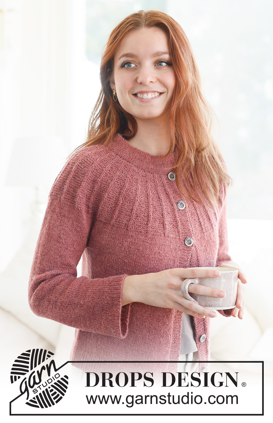 Morning Hush Cardigan / DROPS 235-12 - Ylhäältä alas neulottu jakku DROPS Alpaca-langasta. Työssä on kaksinkertainen pääntien reunus ja kaarroke, jossa on kohoneuletta. Koot S-XXXL.