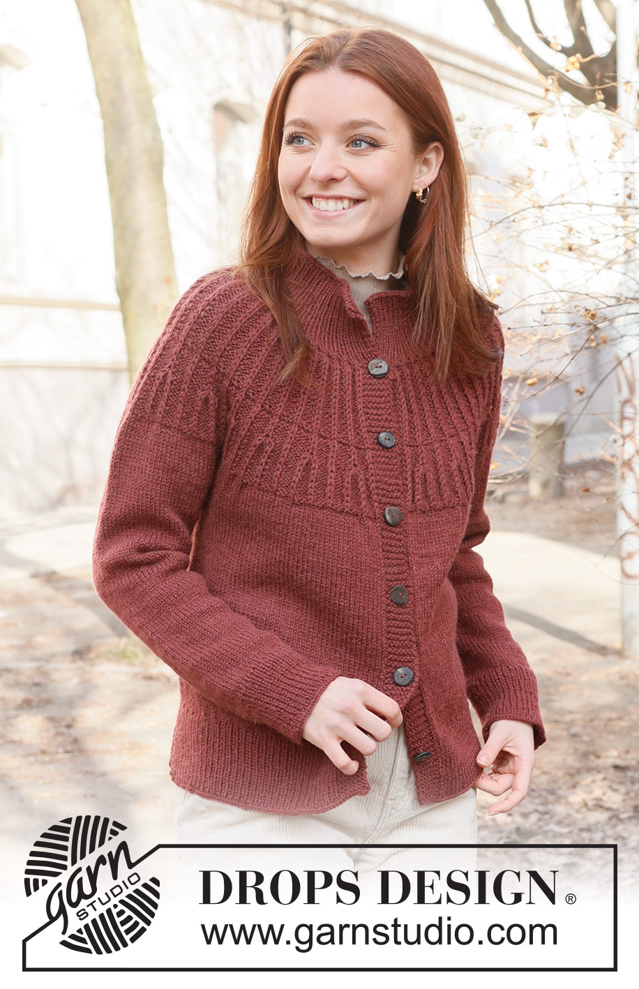Autumn Cardinal Cardigan / DROPS 235-23 - Ylhäältä alas neulottu jakku DROPS Lima-langasta. Työssä on kaarroke ja patenttisilmukoita. Koot S-XXXL.