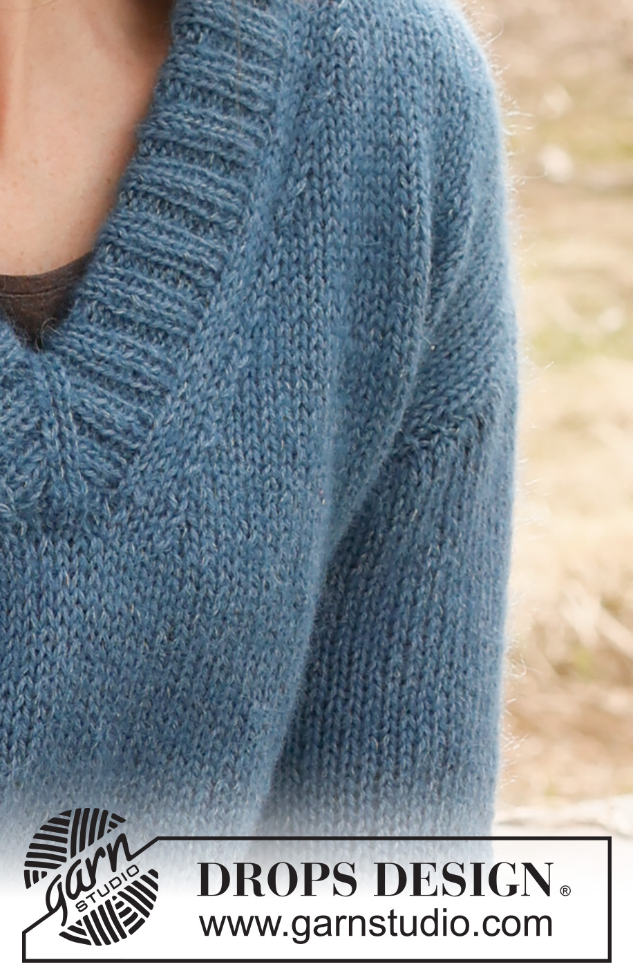 Rivière / DROPS 235-34 - Knitted sweater in DROPS Alpaca and DROPS Kid-Silk. The piece is worked bottom up with V-neck. Sizes XS - XXXL.