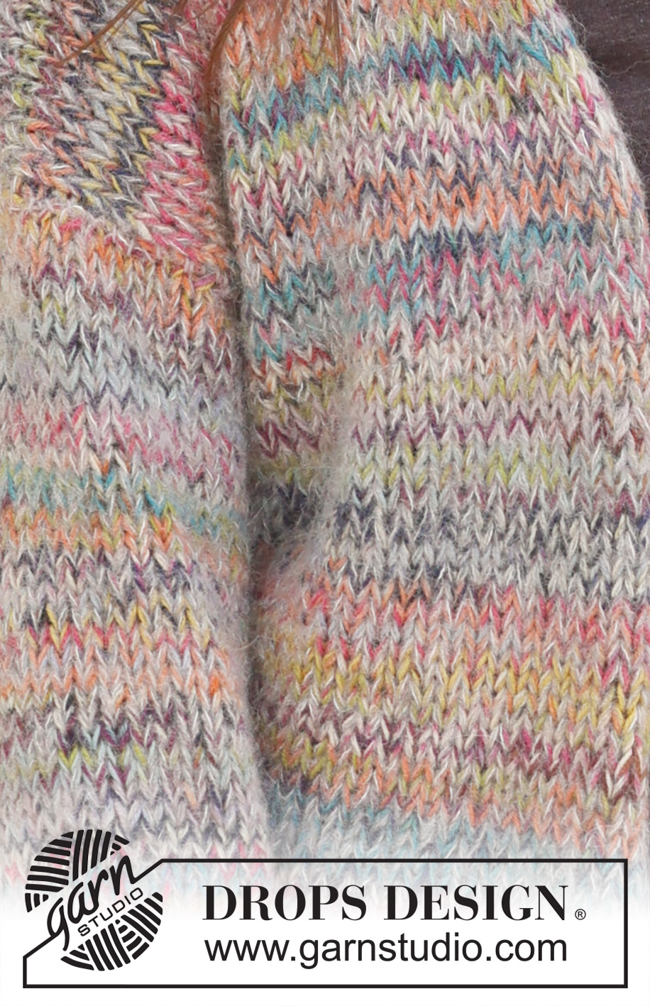 Sparkling Sunrise Cardigan / DROPS 235-35 - Strikket basic jakke i 1 tråd DROPS Brushed Alpaca Silk og 2 tråder DROPS Fabel. Arbeidet strikkes i glattstrikk nedenfra og opp. Størrelse XS - XXL.