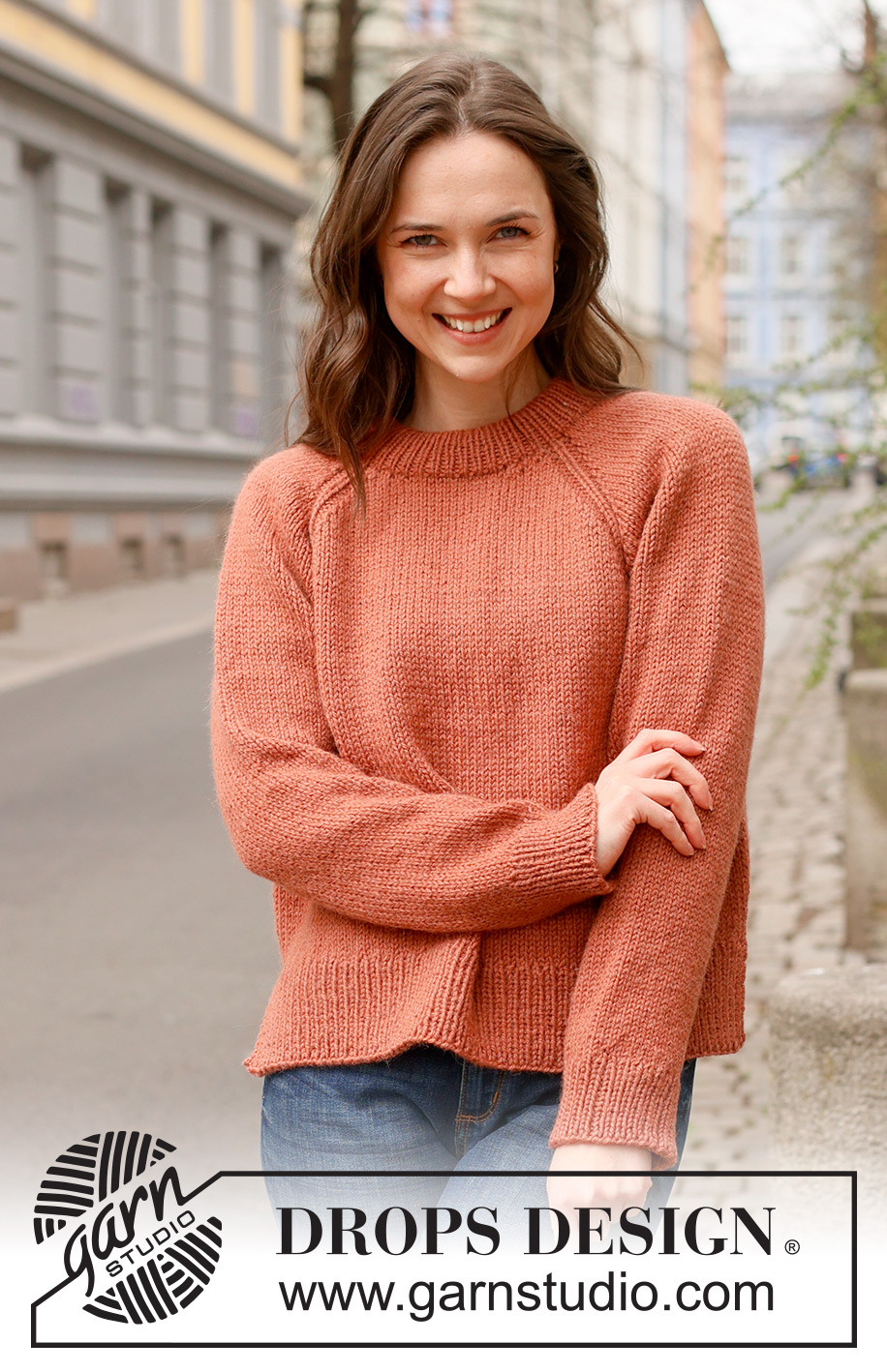 October Breeze / DROPS 236-14 - Pull tricoté de haut en bas en DROPS Nepal, avec col doublé et emmanchures raglan. Du XS au XXL.