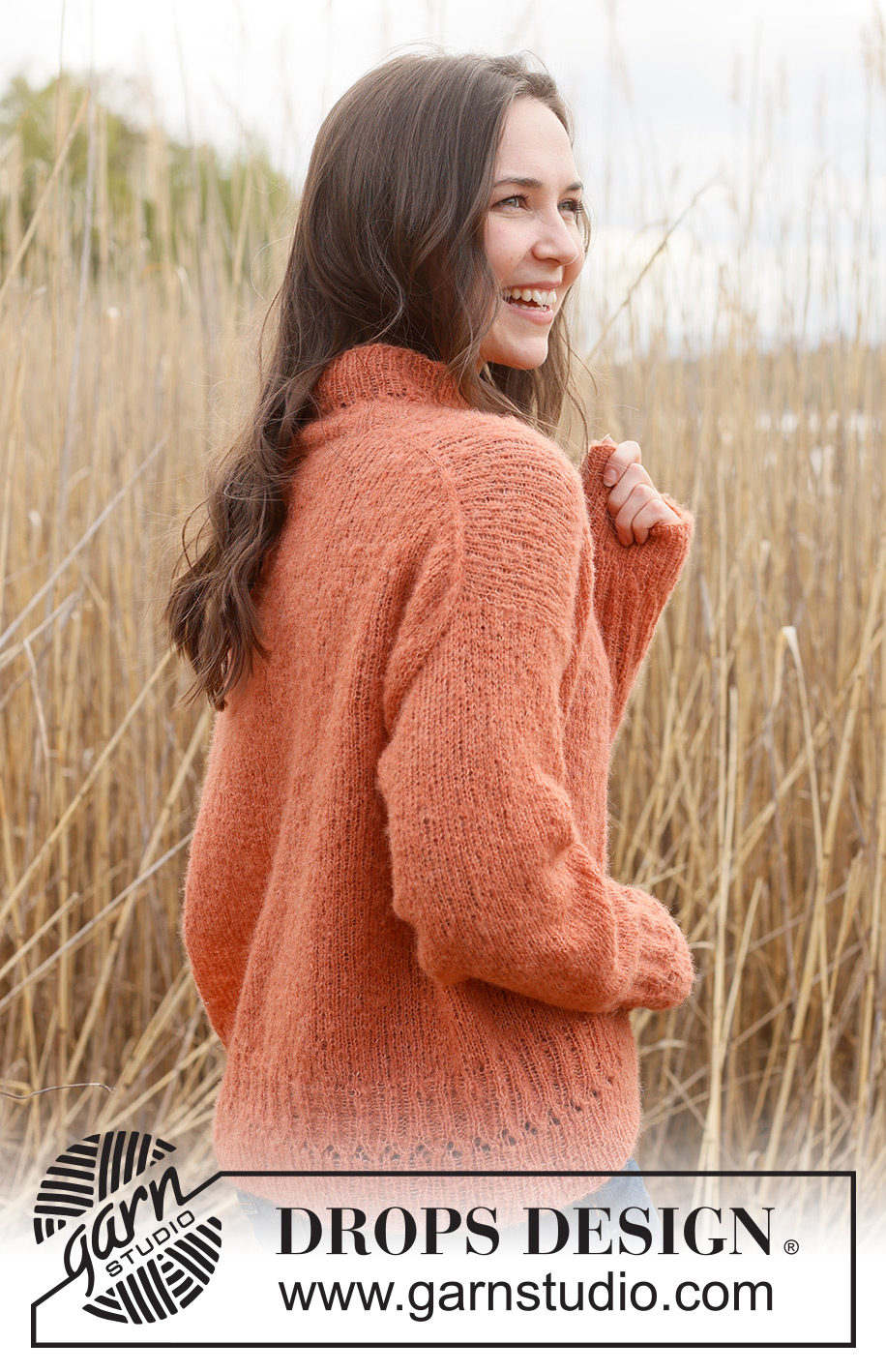 Marmalade / DROPS 236-23 - Pulovr se zešikmenými náramenicemi pletený shora dolů z příze DROPS Brushed Alpaca Silk. Velikost S - XXXL.