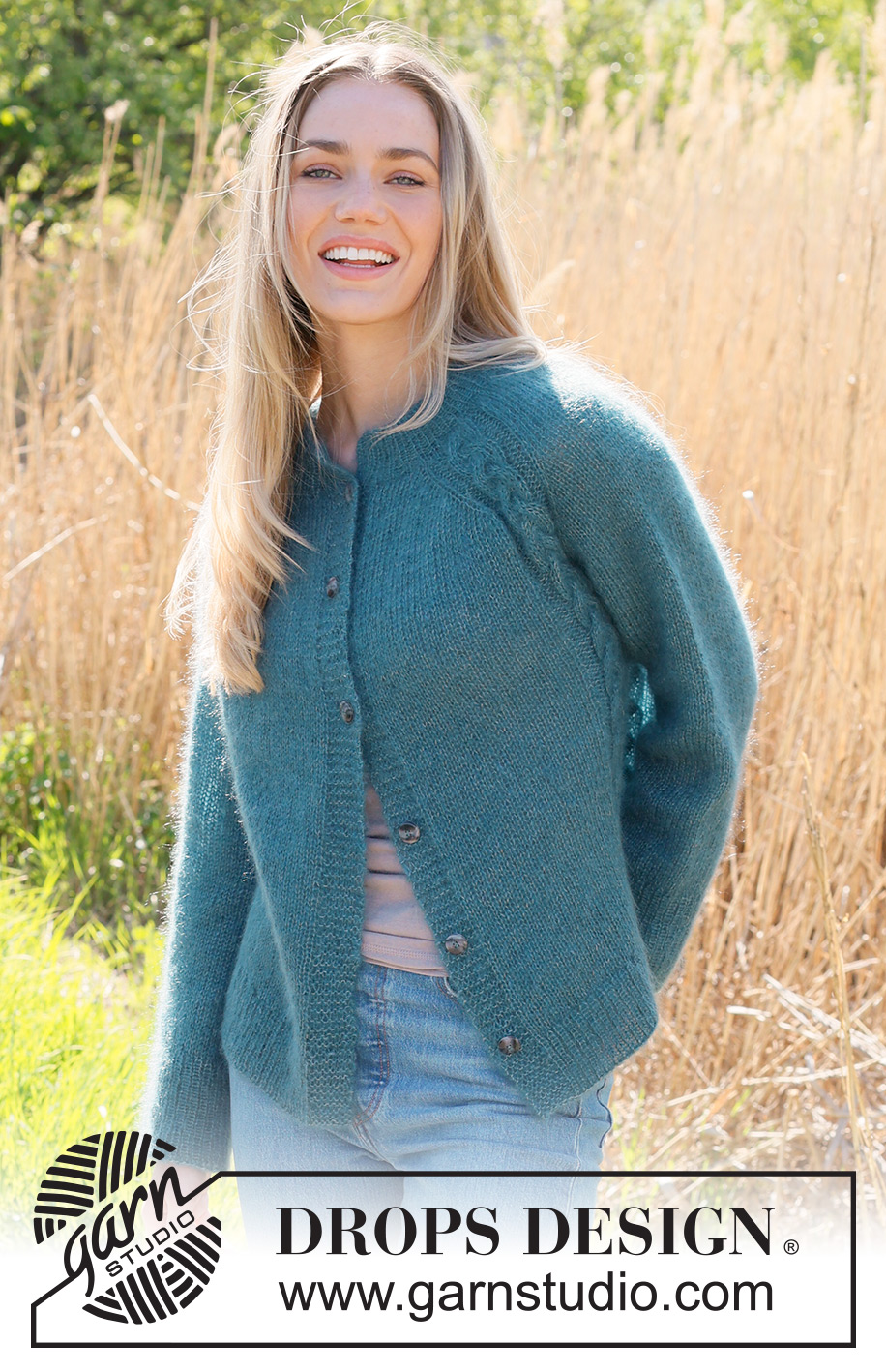 Cabled Bliss Cardigan / DROPS 236-26 - Strikket cardigan i 2 tråde DROPS Kid-Silk. Arbejdet strikkes oppefra og ned med dobbelt halskant, sadelskulder og snoninger. Størrelse S - XXXL.
