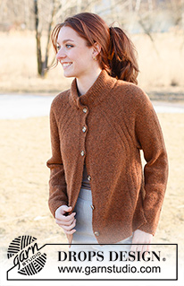 Spice Market Cardigan / DROPS 236-27 - Ylhäältä alas neulottu jakku DROPS Sky-langasta. Työssä on raglanlinjat, kohoneuletta ja sivuhalkiot. Koot S-XXXL.