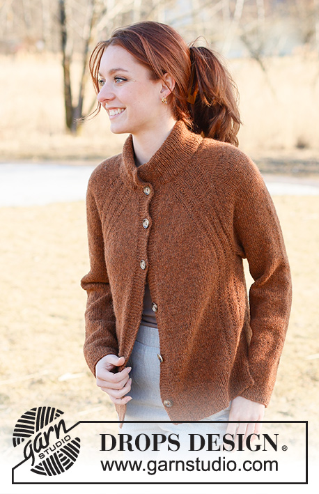Spice Market Cardigan / DROPS 236-27 - Ylhäältä alas neulottu jakku DROPS Sky-langasta. Työssä on raglanlinjat, kohoneuletta ja sivuhalkiot. Koot S-XXXL.
