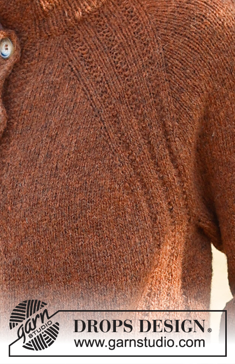 Spice Market Cardigan / DROPS 236-27 - Ylhäältä alas neulottu jakku DROPS Sky-langasta. Työssä on raglanlinjat, kohoneuletta ja sivuhalkiot. Koot S-XXXL.