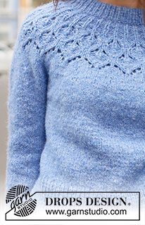Rain Romance Sweater / DROPS 236-3 - Ylhäältä alas neulottu pusero DROPS Air-langasta. Työssä on kaksinkertainen pääntien reunus, kaarroke ja pitsineuletta. Koot S-XXXL.