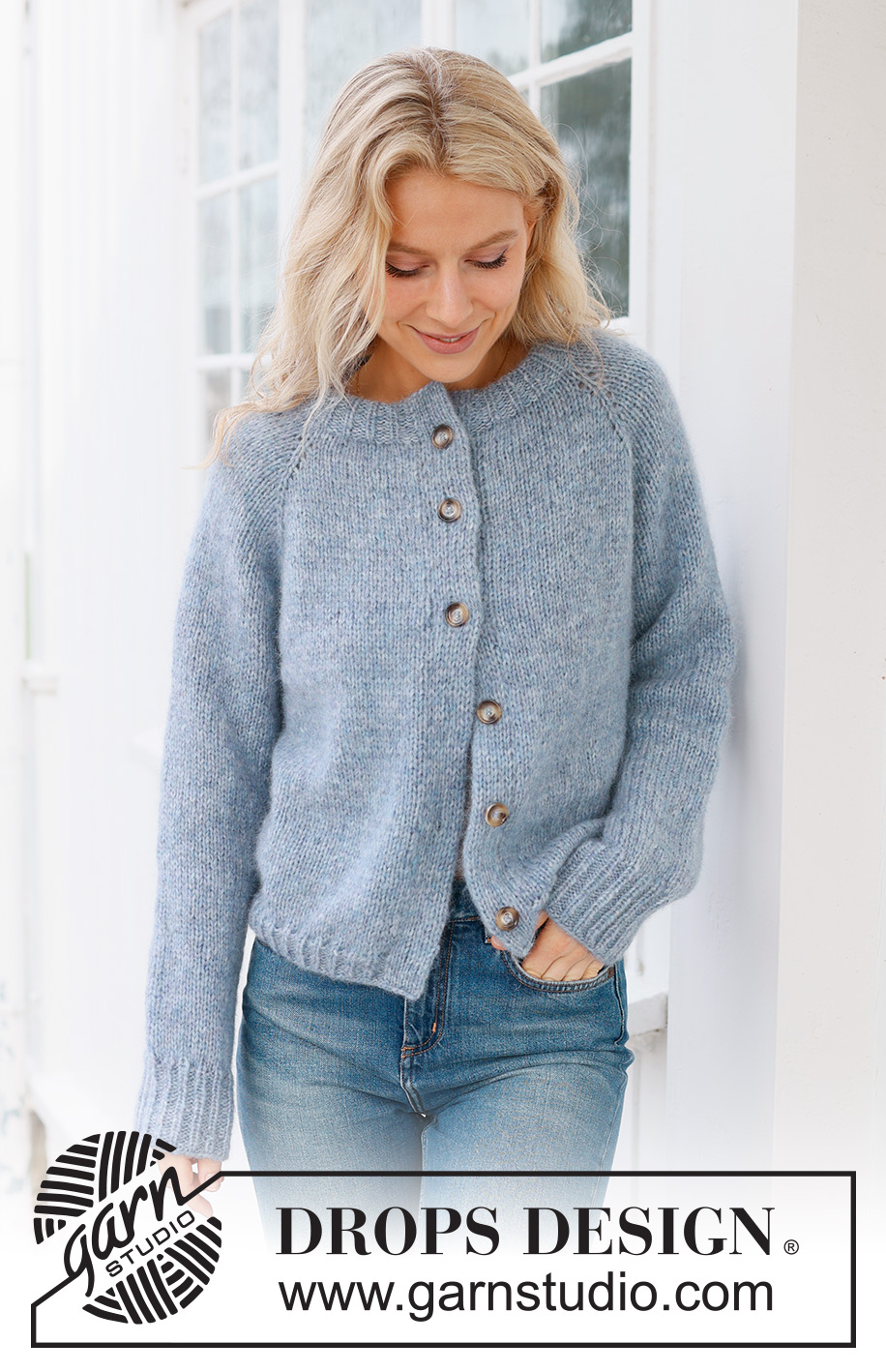 Foggy Autumn Cardigan / DROPS 236-33 - Kötött kardigán DROPS Air fonalból. A darabot fentről lefelé irányban készítjük, raglán szabásvonallal, és dupla pántokkal. S - XXXL méretekben.