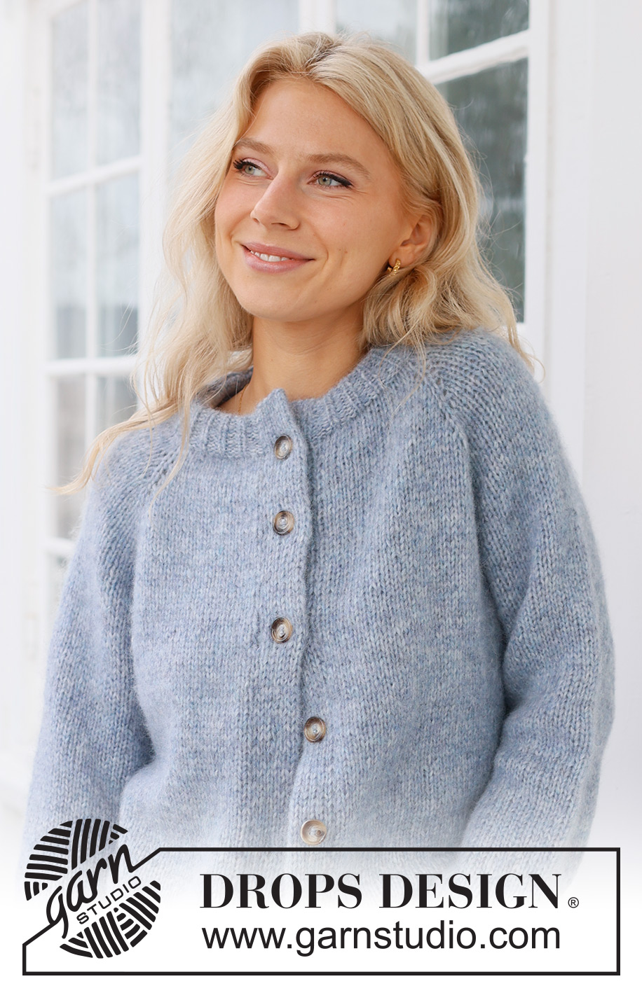 Foggy Autumn Cardigan / DROPS 236-33 - Kötött kardigán DROPS Air fonalból. A darabot fentről lefelé irányban készítjük, raglán szabásvonallal, és dupla pántokkal. S - XXXL méretekben.