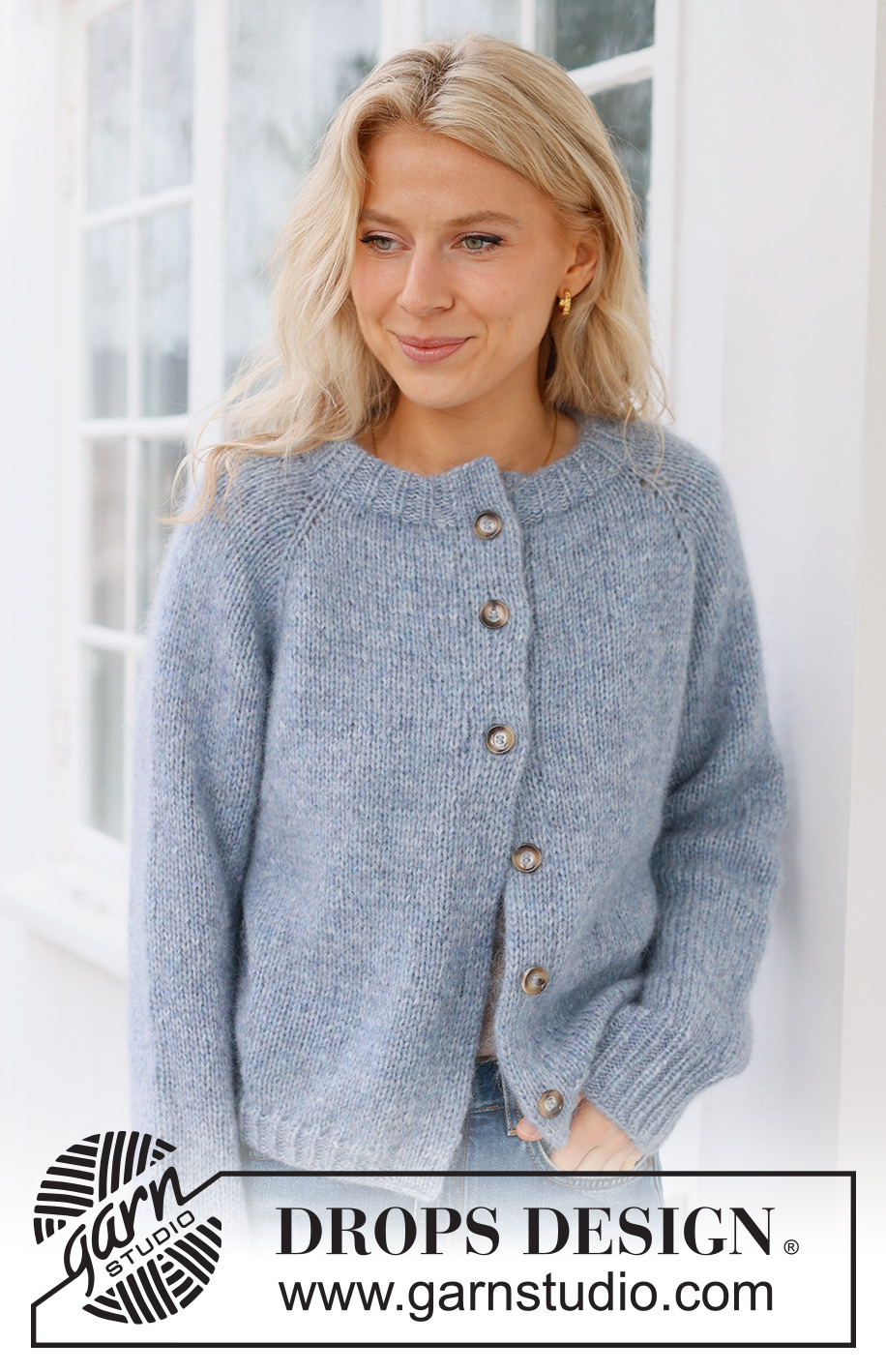 Foggy Autumn Cardigan / DROPS 236-33 - Kötött kardigán DROPS Air fonalból. A darabot fentről lefelé irányban készítjük, raglán szabásvonallal, és dupla pántokkal. S - XXXL méretekben.