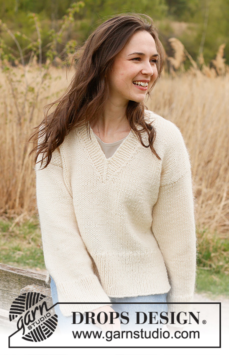 Country Cream / DROPS 236-35 - Pull tricoté de bas en haut avec 1 fil DROPS kid-Silk et 1 fil DROPS Big Merino / 1 fil DROPS Alaska. Se tricote en jersey avec col V. Du XS au XXL.