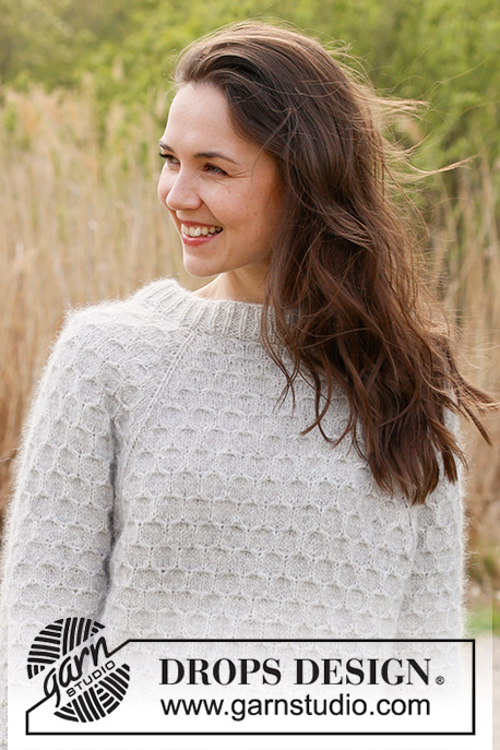 Northern Mermaid Sweater / DROPS 236-6 - Strikket genser i DROPS Sky / DROPS Merino Extra Fine og DROPS Kid-Silk. Arbeidet strikkes ovenfra og ned med raglan og bikubemønster. Størrelse XS/S - XXXL.