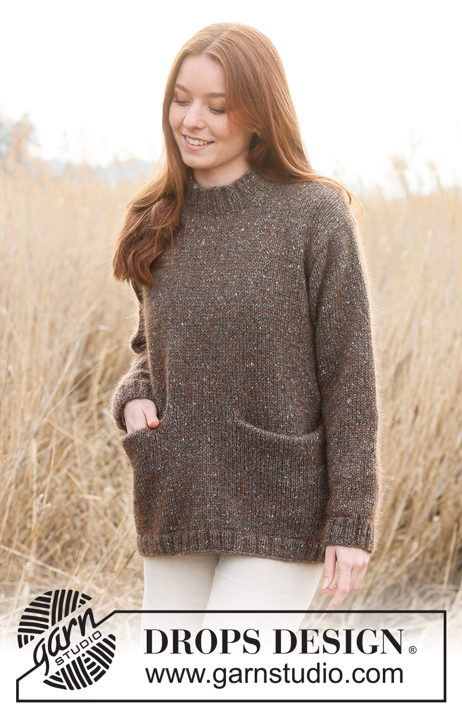Autumn Woods / DROPS 236-8 - Neulottu pitkä pusero DROPS Soft Tweed- ja DROPS Kid-Silk -langoista. Työssä on sileää neuletta ja taskut. Koot XS - XXL.