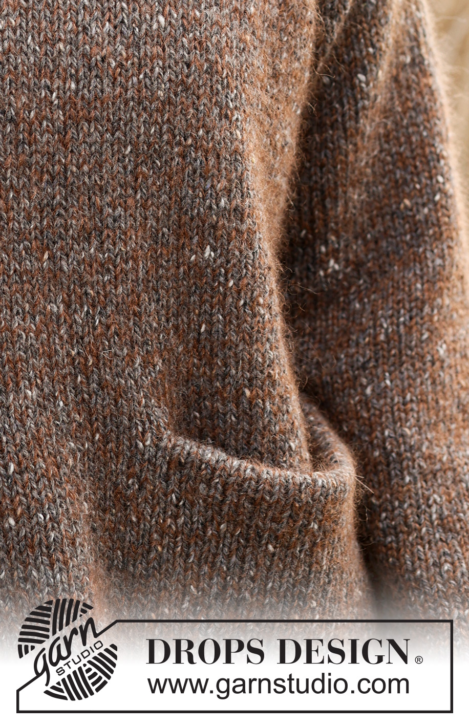 Autumn Woods / DROPS 236-8 - Neulottu pitkä pusero DROPS Soft Tweed- ja DROPS Kid-Silk -langoista. Työssä on sileää neuletta ja taskut. Koot XS - XXL.