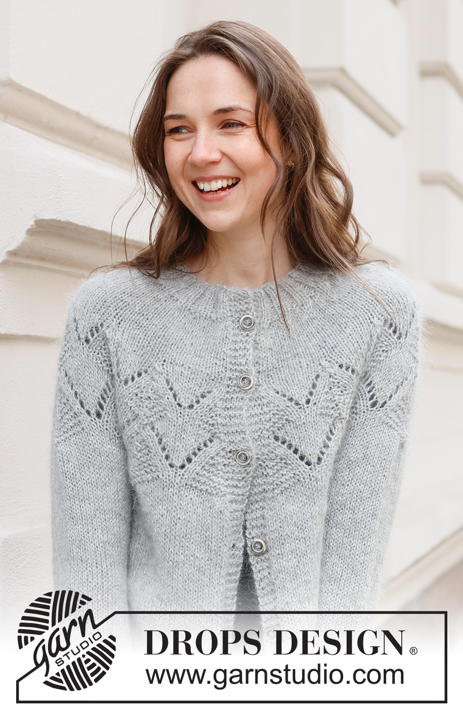 Silver Diamond Cardigan / DROPS 237-14 - Strikket cardigan i DROPS Alpaca og DROPS Kid-Silk. Arbejdet strikkes nedenfra og op med rundt bærestykke og hulmønster. Størrelse S - XXXL.
