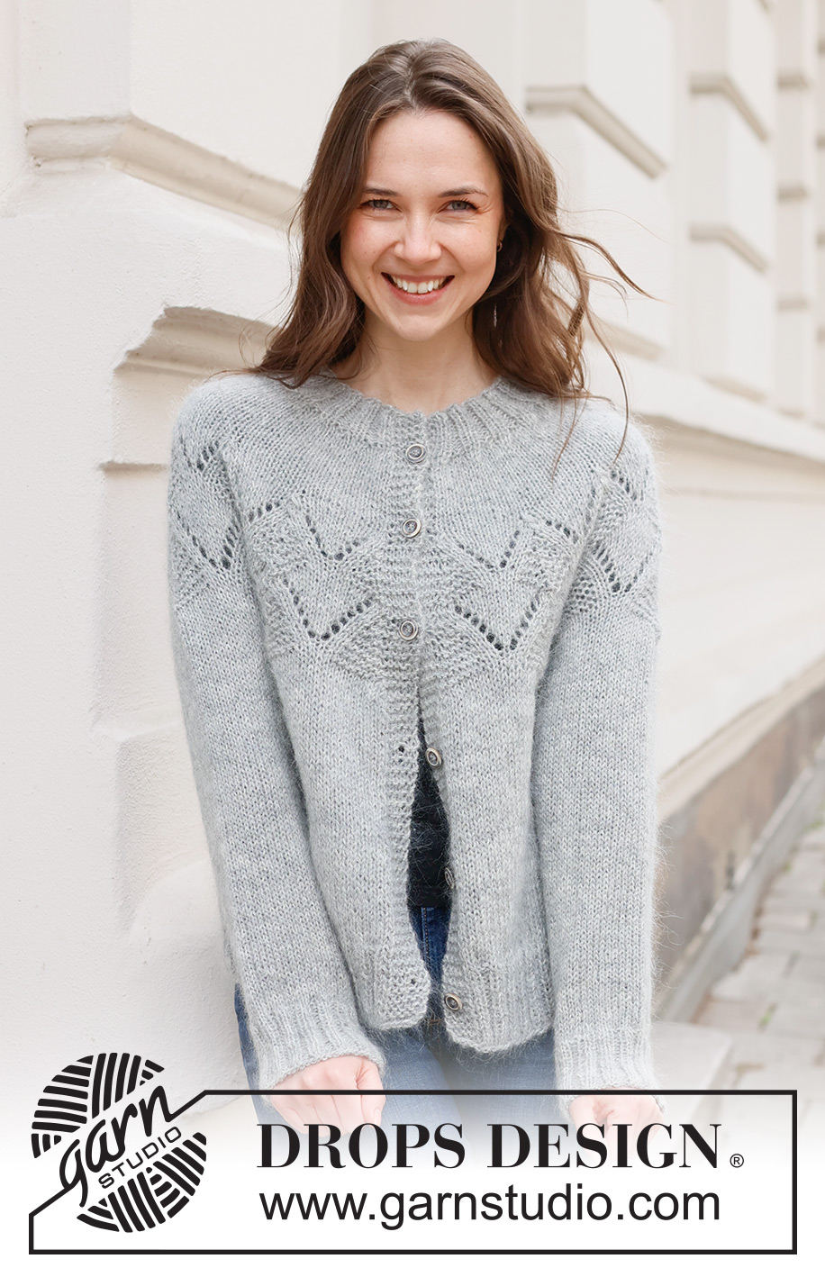 Silver Diamond Cardigan / DROPS 237-14 - Strikket cardigan i DROPS Alpaca og DROPS Kid-Silk. Arbejdet strikkes nedenfra og op med rundt bærestykke og hulmønster. Størrelse S - XXXL.