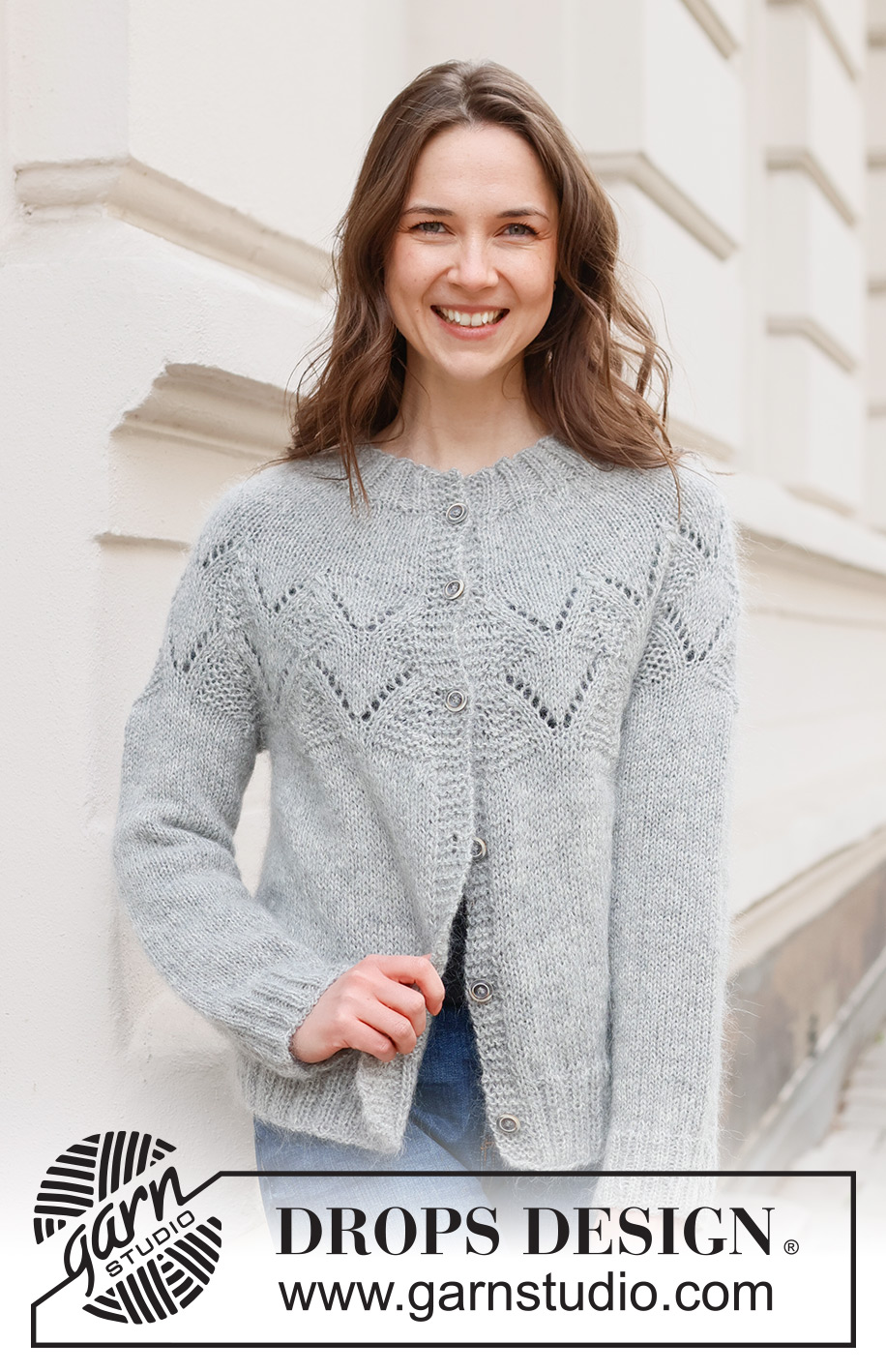 Silver Diamond Cardigan / DROPS 237-14 - Strikket cardigan i DROPS Alpaca og DROPS Kid-Silk. Arbejdet strikkes nedenfra og op med rundt bærestykke og hulmønster. Størrelse S - XXXL.