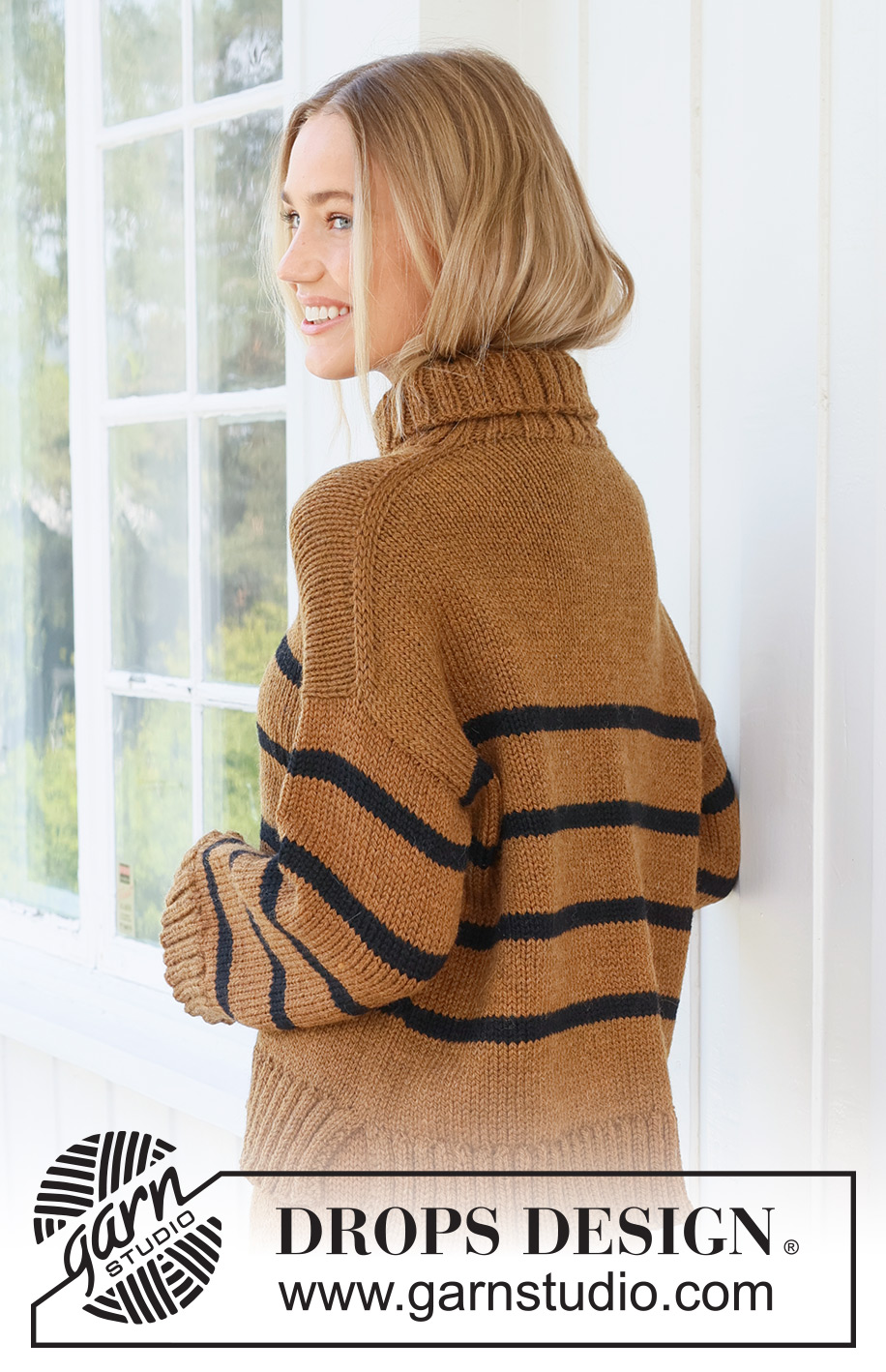 Fudge Stripes / DROPS 237-16 - Pull tricoté de haut en bas en DROPS Alaska. Se tricote en jersey, avec épaules européennes / épaules biaisées, rayures et col montant. Du S au XXXL.