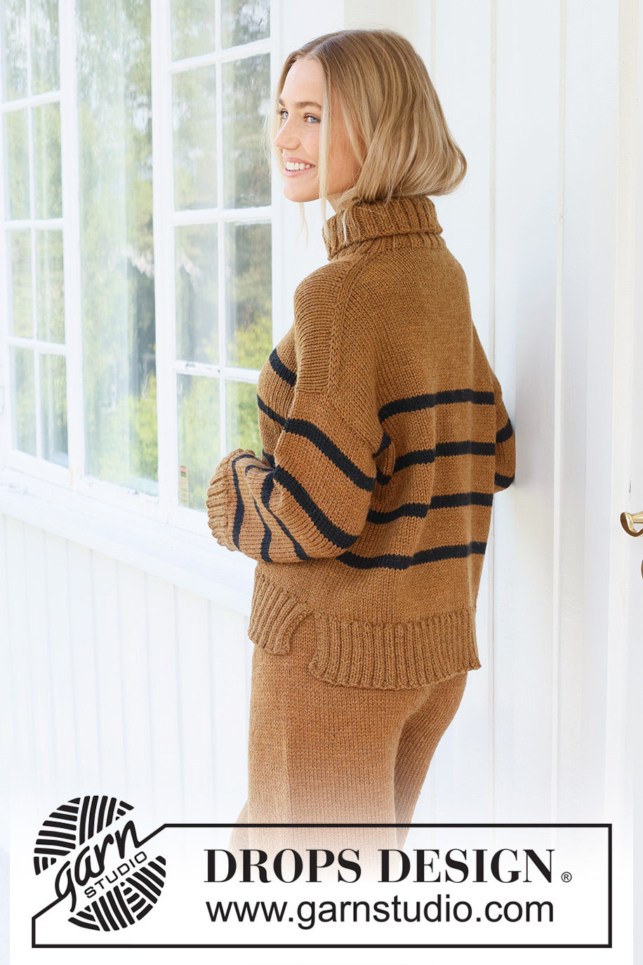 Fudge Stripes / DROPS 237-16 - Pull tricoté de haut en bas en DROPS Alaska. Se tricote en jersey, avec épaules européennes / épaules biaisées, rayures et col montant. Du S au XXXL.