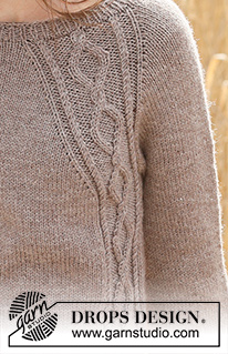 Autumn in the Air / DROPS 237-22 - Jersey a punto en DROPS Karisma. La labor está realizada de arriba abajo, con raglán y trenzas. Tallas S - XXXL.