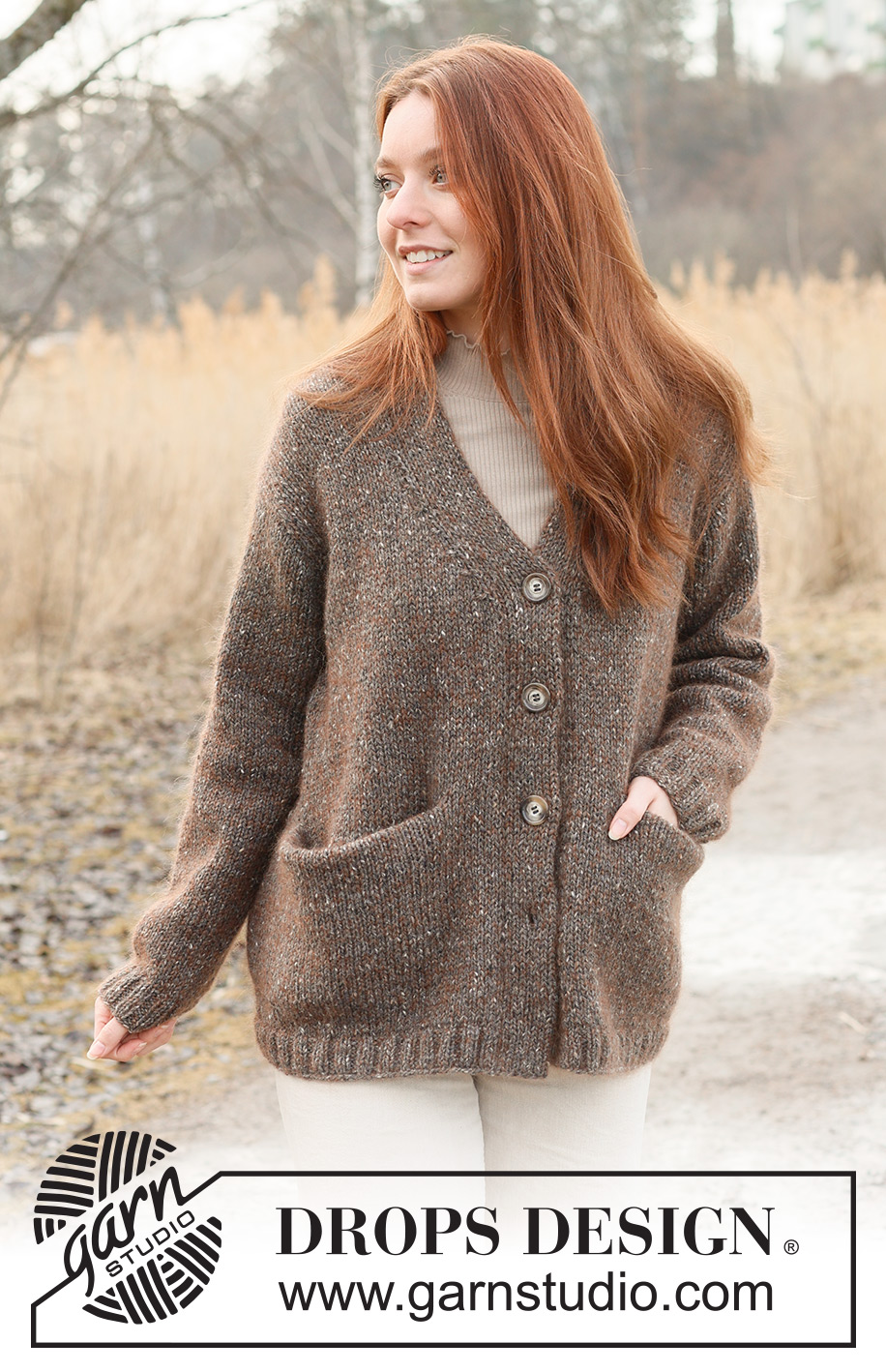 Autumn Woods Cardigan / DROPS 237-24 - Alhaalta ylös neulottu pitkä jakku DROPS Soft Tweed- ja DROPS Kid-Silk -langoista. Työssä on sileää neuletta, kaksinkertaiset etureunat, V-aukko ja taskut. Koot XS - XXL.