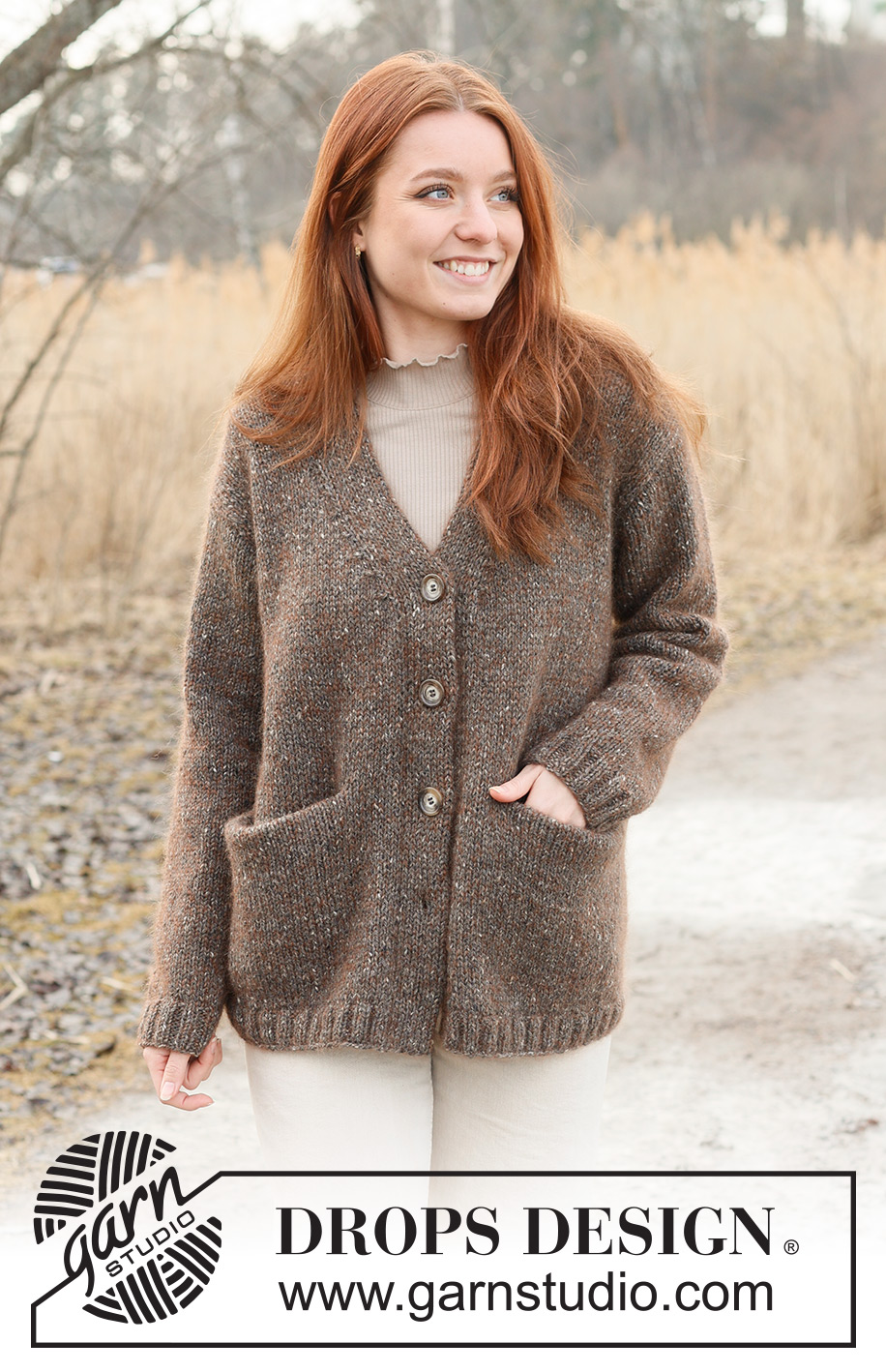 Autumn Woods Cardigan / DROPS 237-24 - Alhaalta ylös neulottu pitkä jakku DROPS Soft Tweed- ja DROPS Kid-Silk -langoista. Työssä on sileää neuletta, kaksinkertaiset etureunat, V-aukko ja taskut. Koot XS - XXL.
