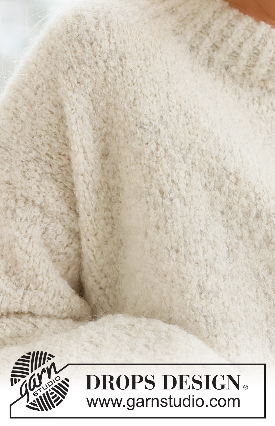 Edeltraut / DROPS 237-27 - Strikket genser i DROPS Alpaca Bouclé og DROPS Kid-Silk. Arbeidet strikkes nedenfra og opp i glattstrikk med splitt i sidene, dobbel halskant og kanter i vrangbord. 
Størrelse XS - XXL.

