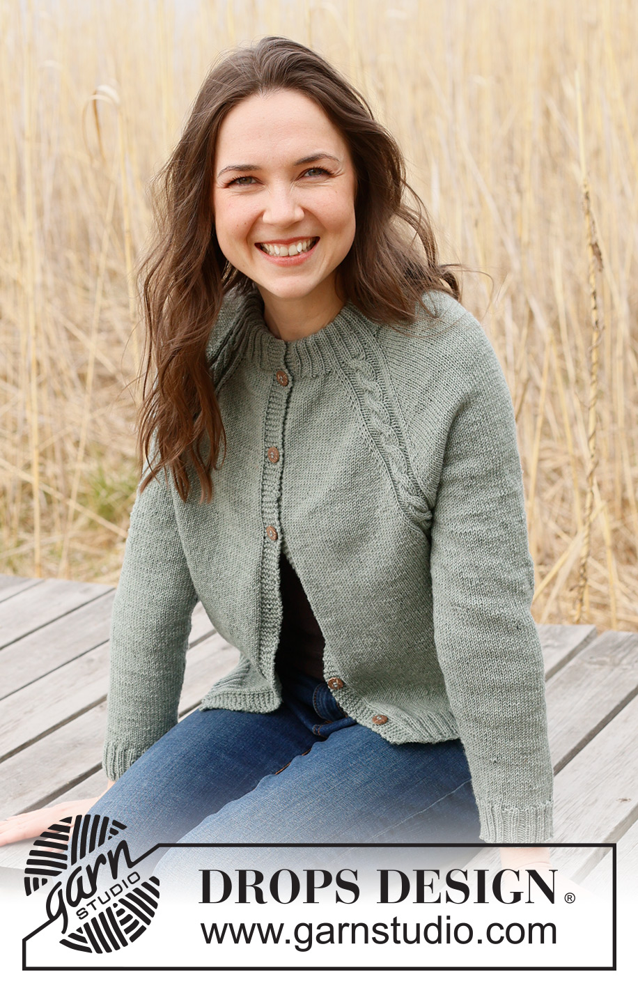 Sage Twist Cardigan / DROPS 237-32 - Strikket cardigan i DROPS BabyMerino. Arbejdet strikkes oppefra og ned med raglan, dobbelt halskant, snoninger og glatstrik. Størrelse S - XXXL.