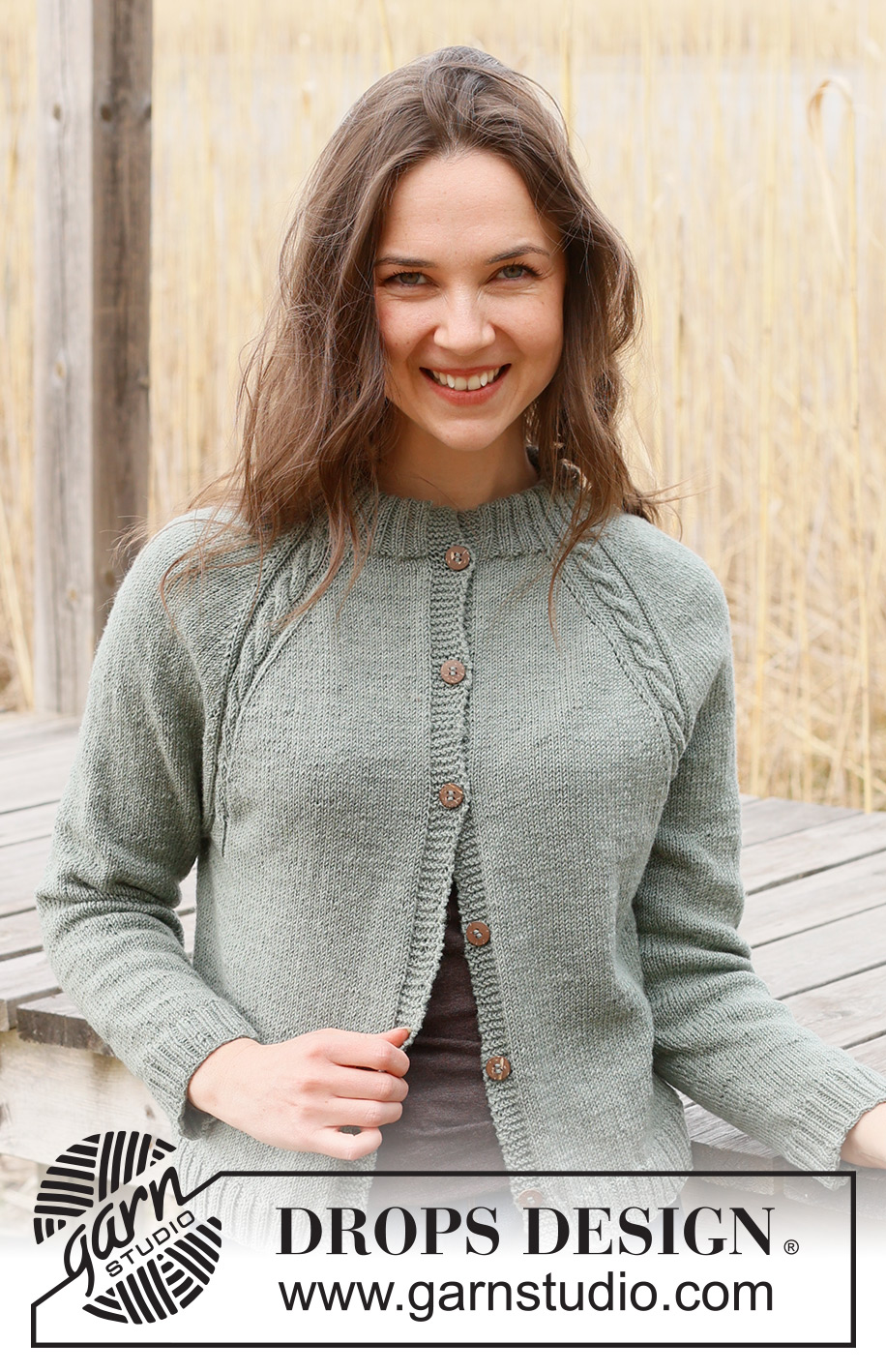 Sage Twist Cardigan / DROPS 237-32 - Strikket cardigan i DROPS BabyMerino. Arbejdet strikkes oppefra og ned med raglan, dobbelt halskant, snoninger og glatstrik. Størrelse S - XXXL.