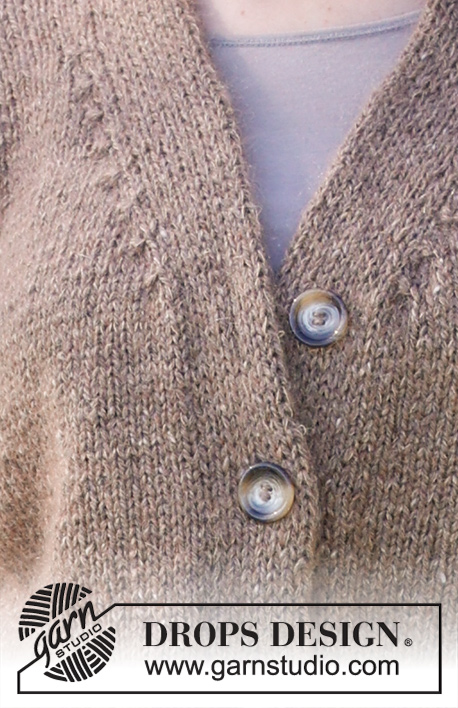 Tweed Casual / DROPS 237-38 - Alhaalta ylös neulottu jakku DROPS Soft Tweed- ja DROPS Kid-Silk -langoista. Työssä on V-aukko ja kaksinkertaiset etureunat. Koot XS - XXL.