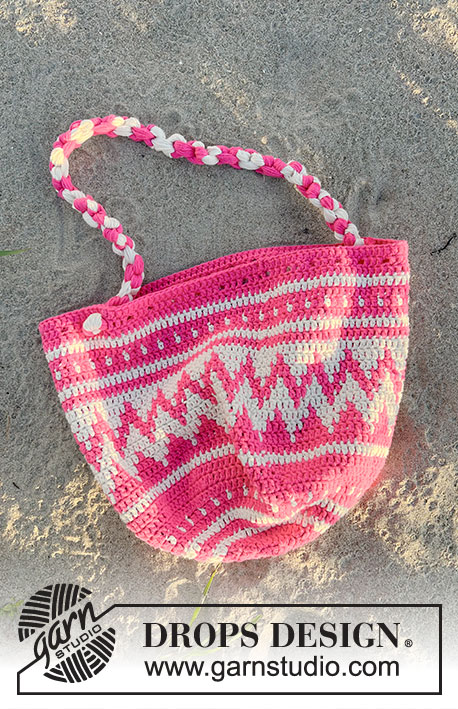 Pink Peaks Bag / DROPS 238-11 - Saco crochetado de baixo para cima com jacquard, em DROPS Paris.