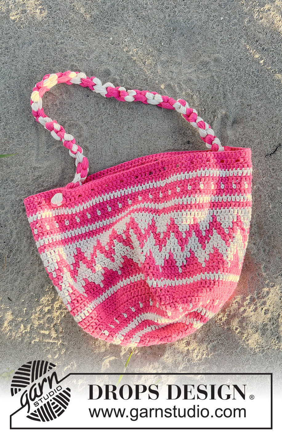 Pink Peaks Bag / DROPS 238-11 - Saco crochetado de baixo para cima com jacquard, em DROPS Paris.