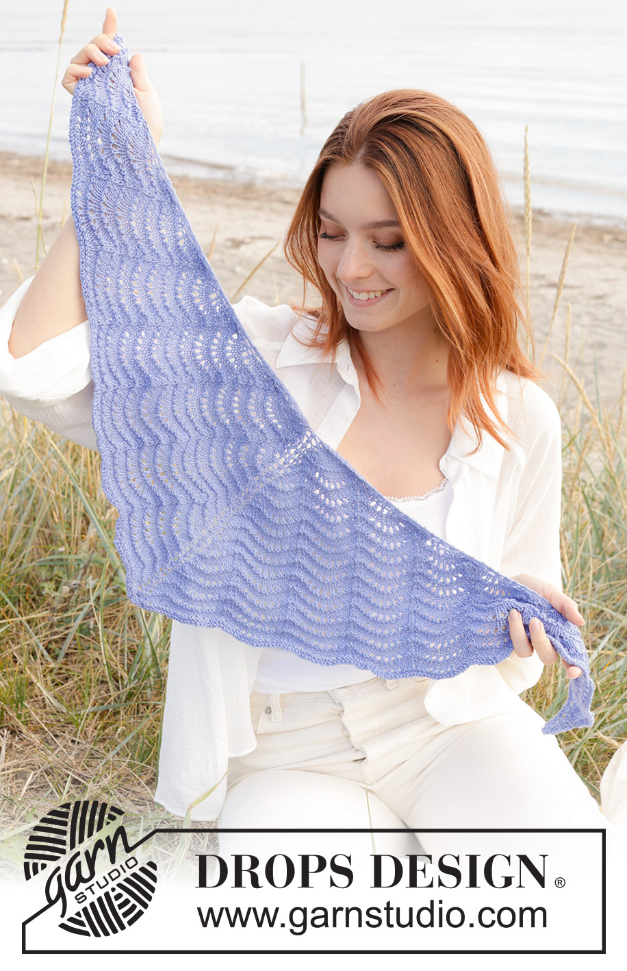 Lavender Waves / DROPS 238-13 - Gebreide omslagdoek in DROPS BabyMerino. Het werk wordt van boven naar beneden gebreid met golfpatroon.