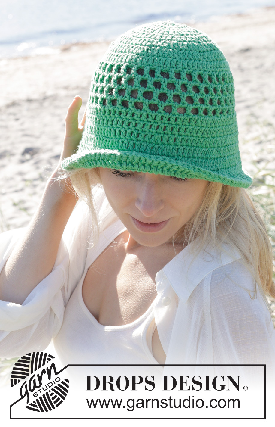 Summer Clover Hat / DROPS 238-18 - Chapeau crocheté en DROPS Paris. Se crochète en rond, de haut en bas, avec point ajouré. Du S au XL.