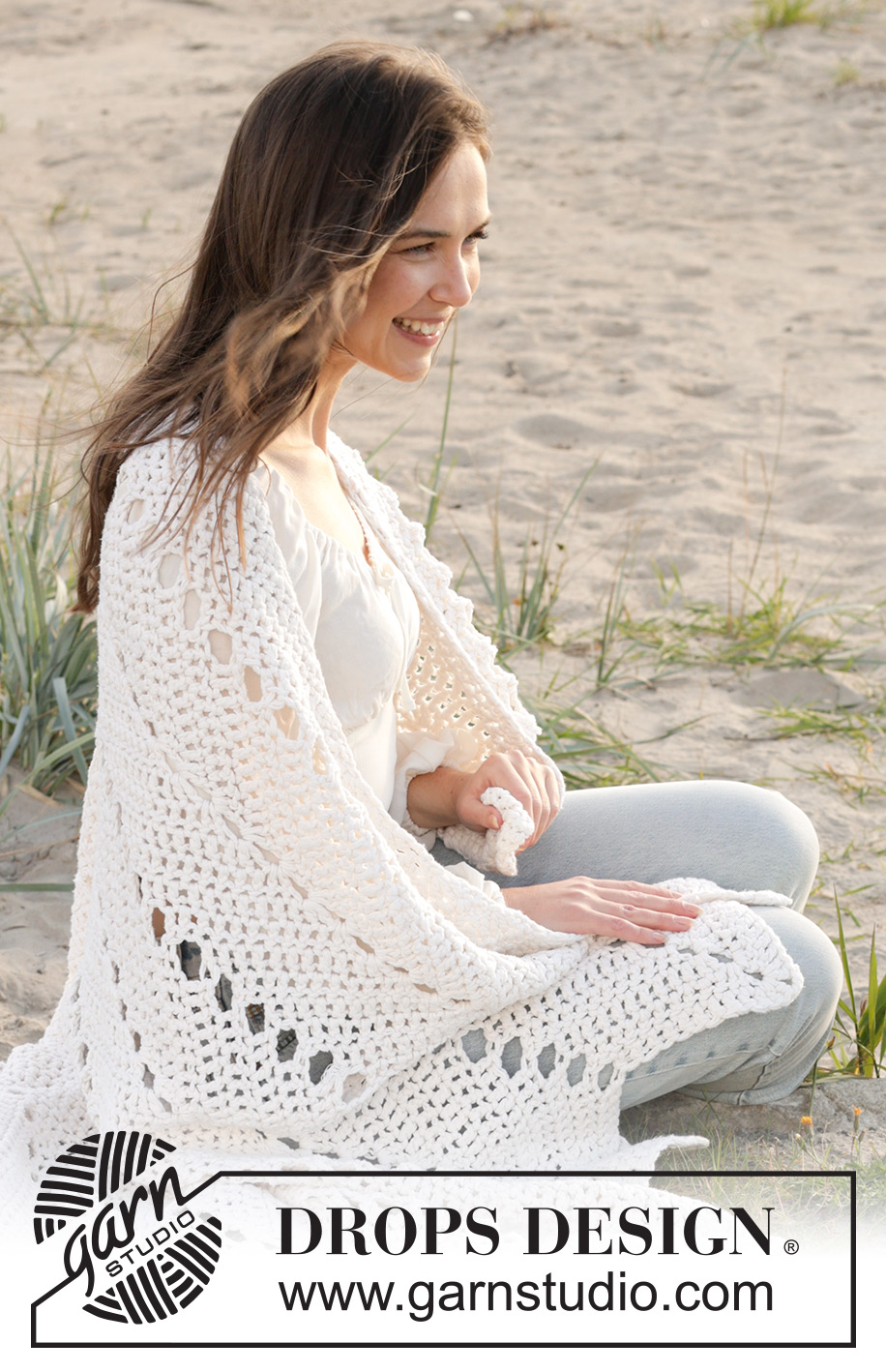 Unfolding Wings / DROPS 238-2 - Crocheted blanket in 2 strands DROPS Paris. The piece is worked with zig-zag pattern.