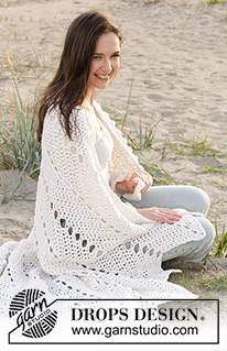 Unfolding Wings / DROPS 238-2 - Crocheted blanket in 2 strands DROPS Paris. The piece is worked with zig-zag pattern.