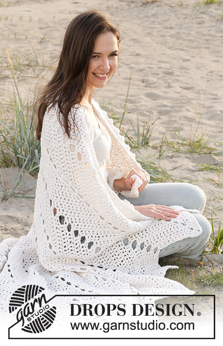 Unfolding Wings / DROPS 238-2 - Crocheted blanket in 2 strands DROPS Paris. The piece is worked with zig-zag pattern.