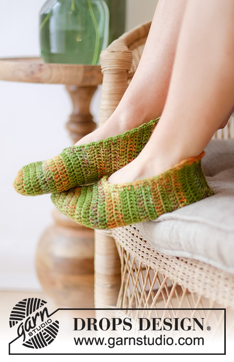 Grasshoppers / DROPS 238-24 - Chaussons crochetés avec 2 fils DROPS Fabel. Size 35 to 43
