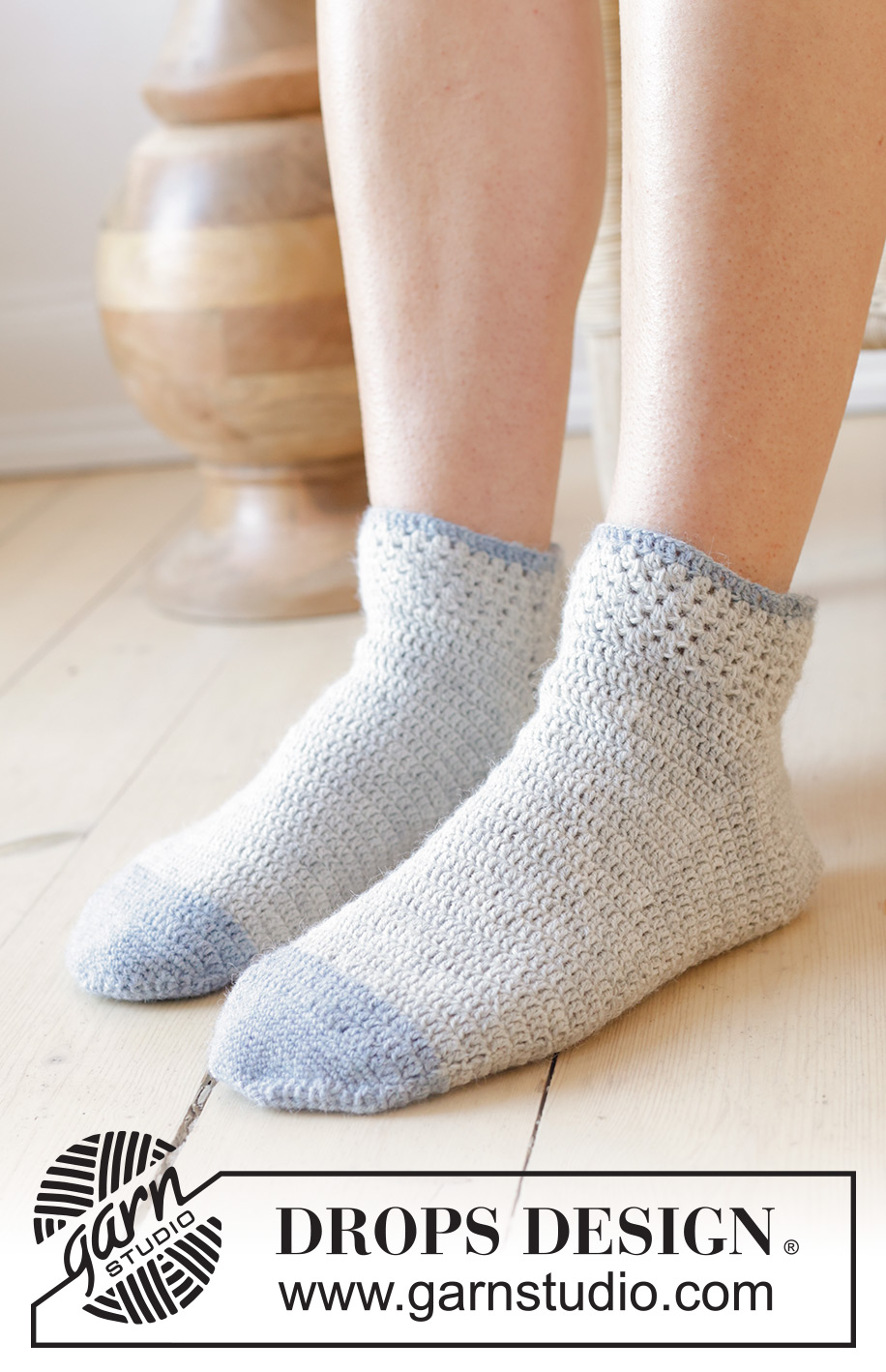 Seafarer Socks / DROPS 238-36 - Socquettes / Chaussettes crochetées de haut en bas, en DROPS Nord.  Du 35 au 43
