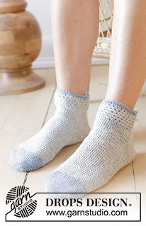 Seafarer Socks / DROPS 238-36 - Socquettes / Chaussettes crochetées de haut en bas, en DROPS Nord.  Du 35 au 43