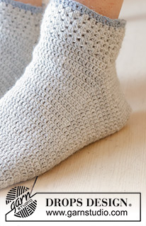 Seafarer Socks / DROPS 238-36 - Socquettes / Chaussettes crochetées de haut en bas, en DROPS Nord.  Du 35 au 43