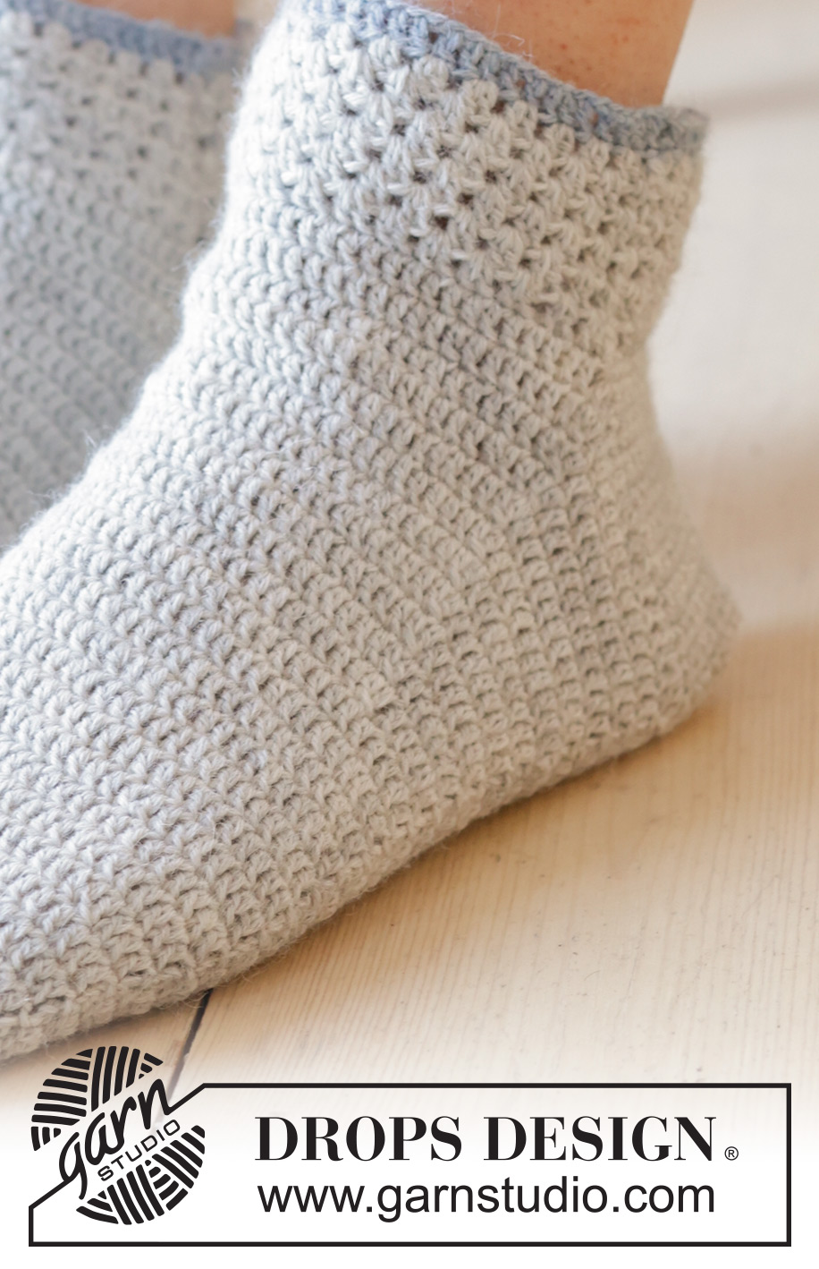 Seafarer Socks / DROPS 238-36 - Socquettes / Chaussettes crochetées de haut en bas, en DROPS Nord.  Du 35 au 43